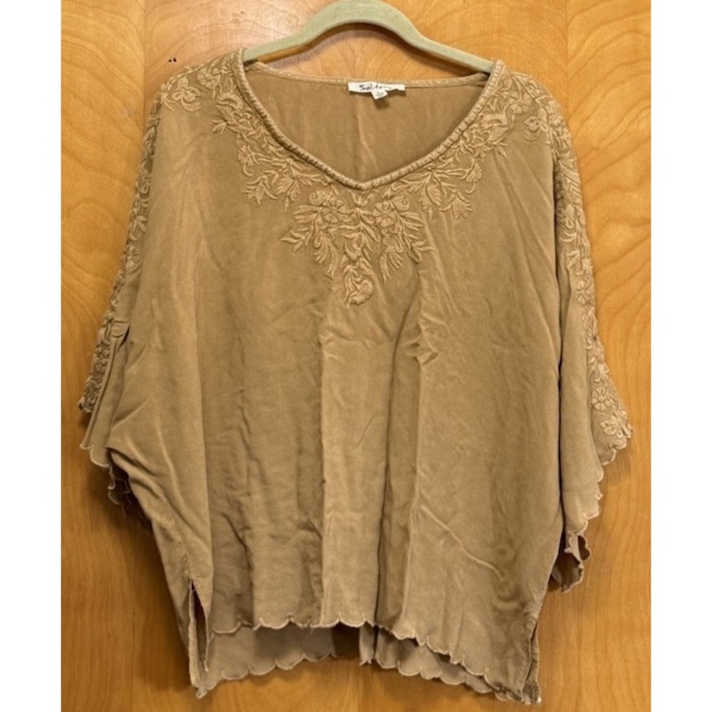 Solitaire Women's Embroidered Scalloped Hem V-Neck Boxy Fit Poncho Style Top L